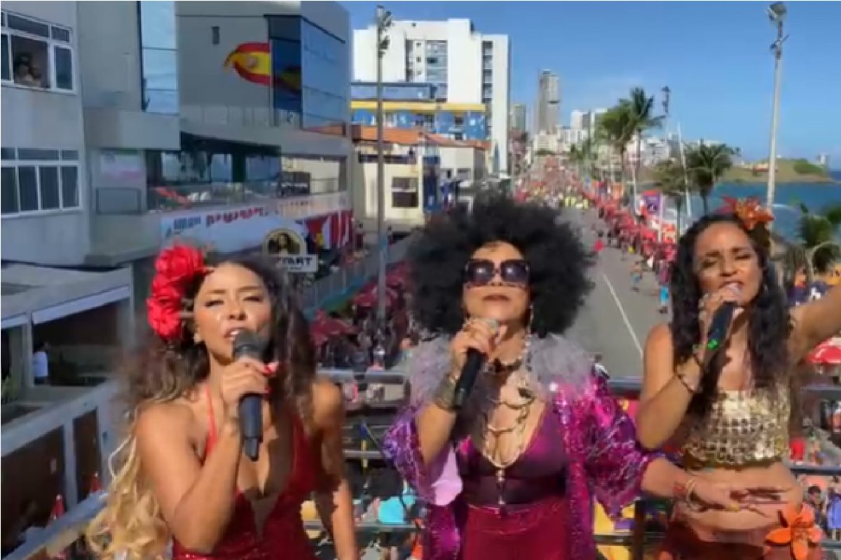 Vídeo: Ana Mametto, Carla Visi e Márcia Short homenageiam Gal Costa 