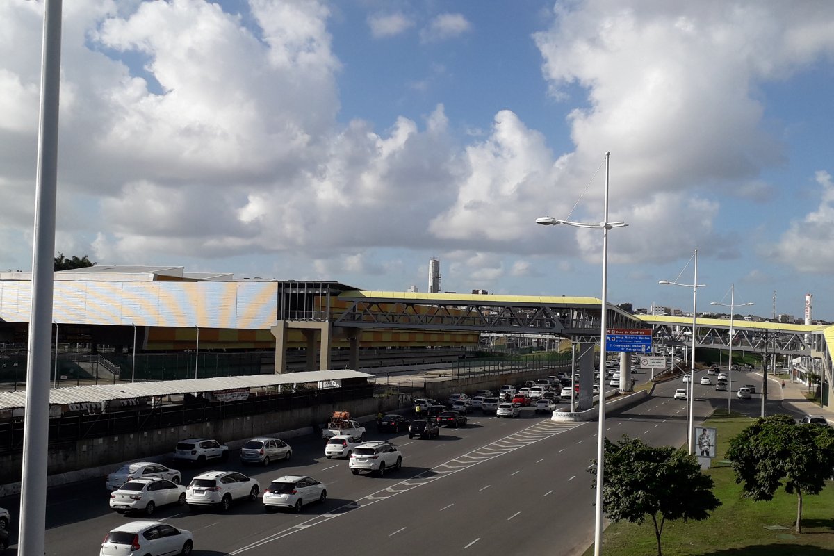 Vídeo: tiroteio deixa duas pessoas baleadas na região da Rodoviária de Salvador 