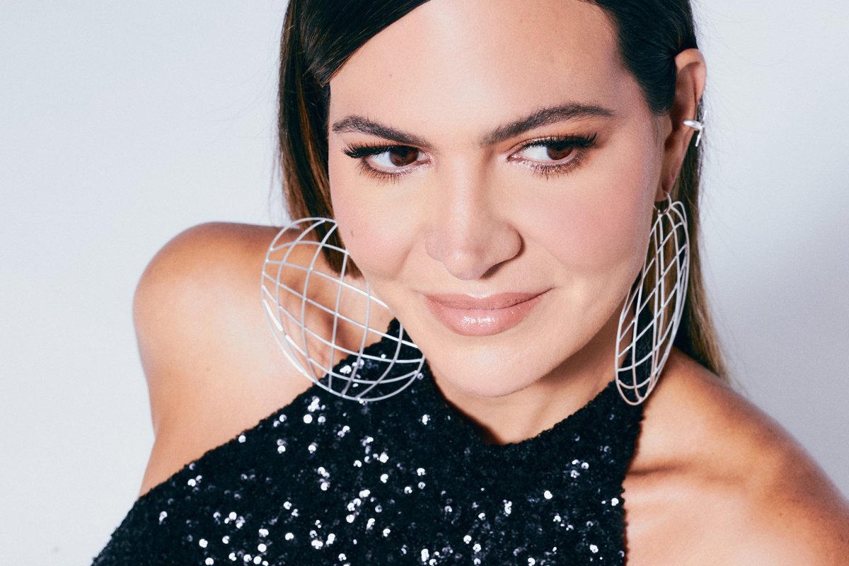 Reversa e Redken assinam visual exclusivo de Carol Sampaio para carnaval carioca! 