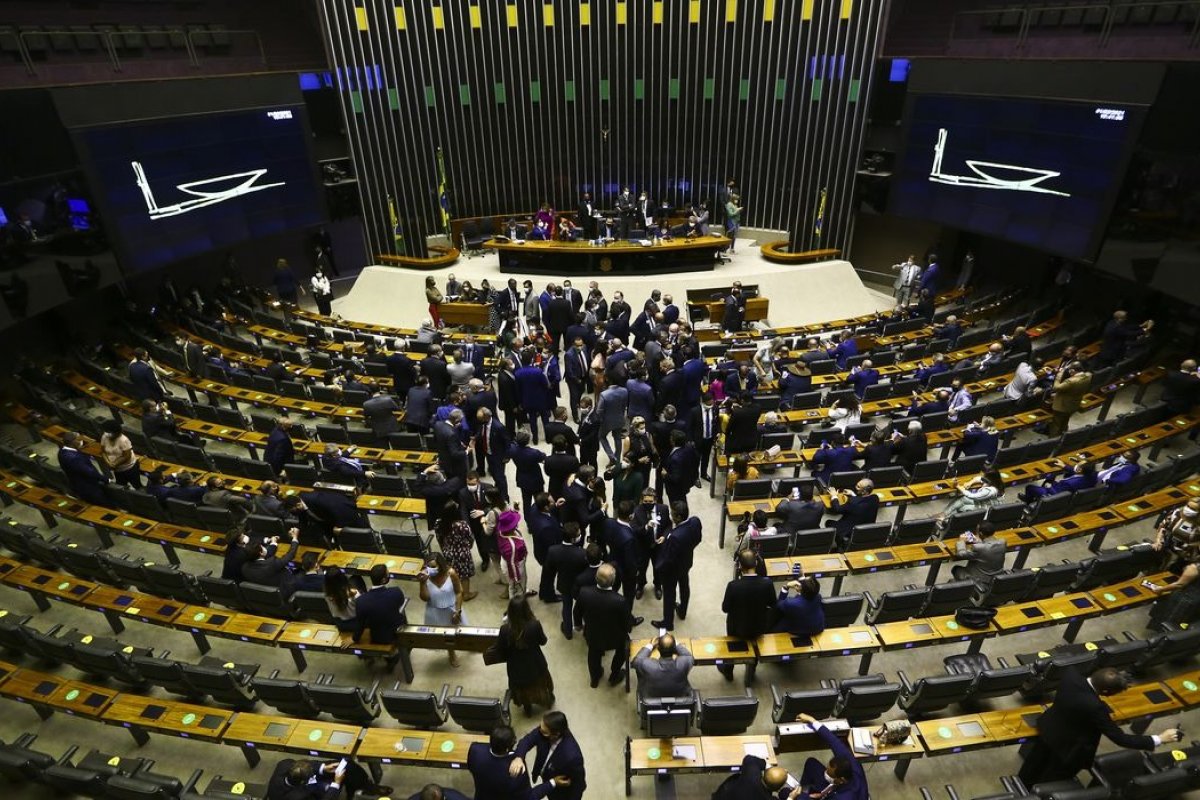 Após aumento, Câmara vai gastar mais de R$ 6 bilhões com salários em 2023 