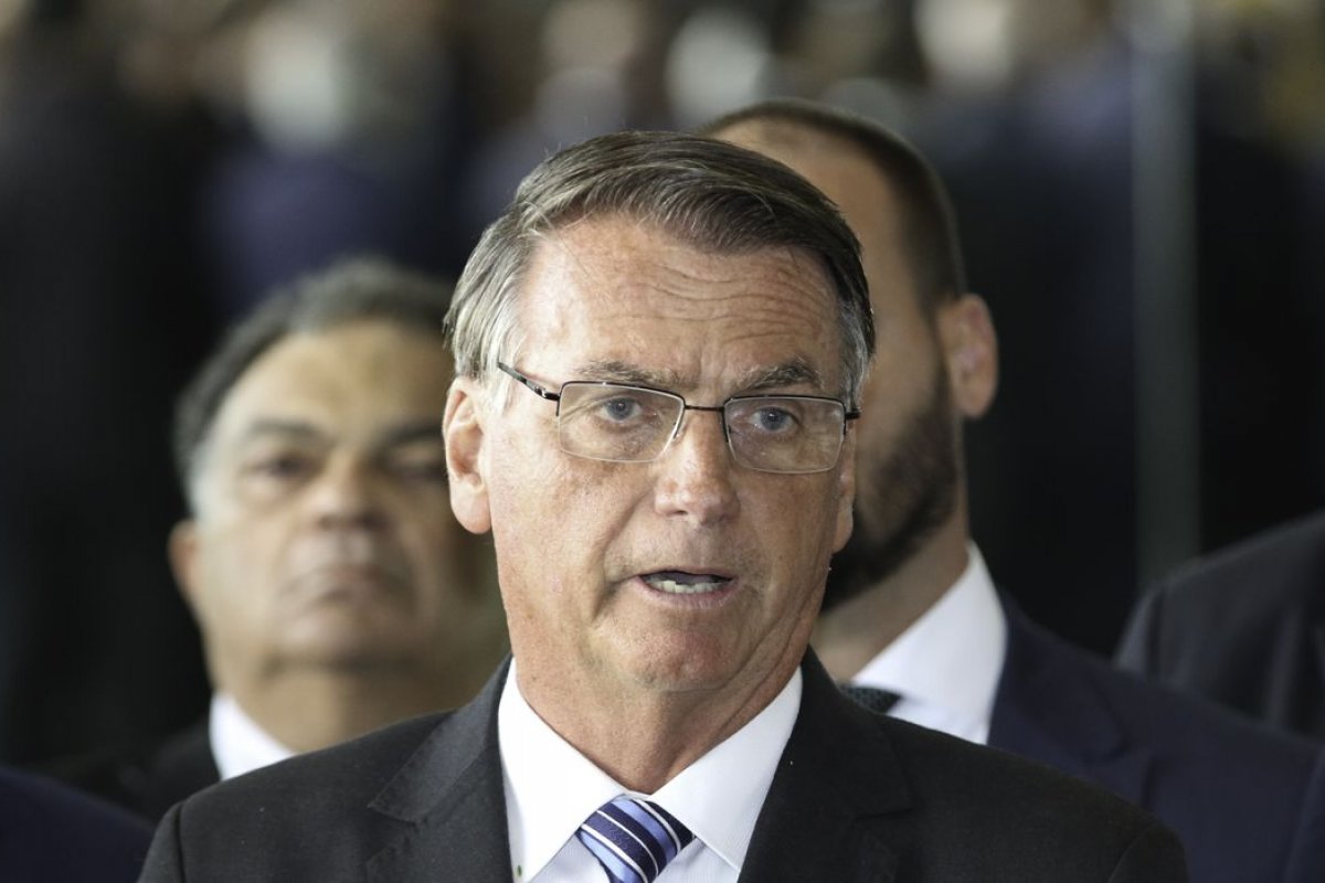 Após encontrar registro de vacinação de Bolsonaro contra a Covid-19, CGU apura se dado é verdadeiro
