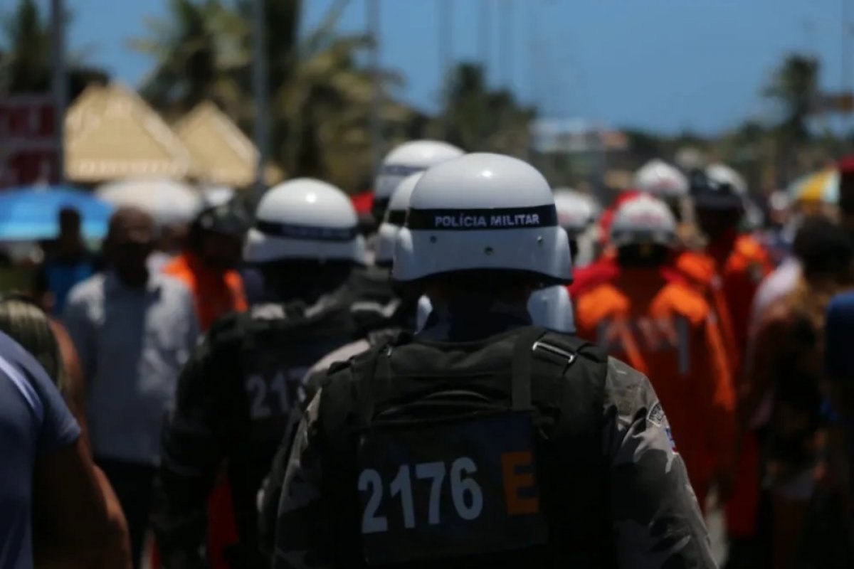 Mulher procurada por tentativa de homicídio contra policial é presa no carnaval de Salvador