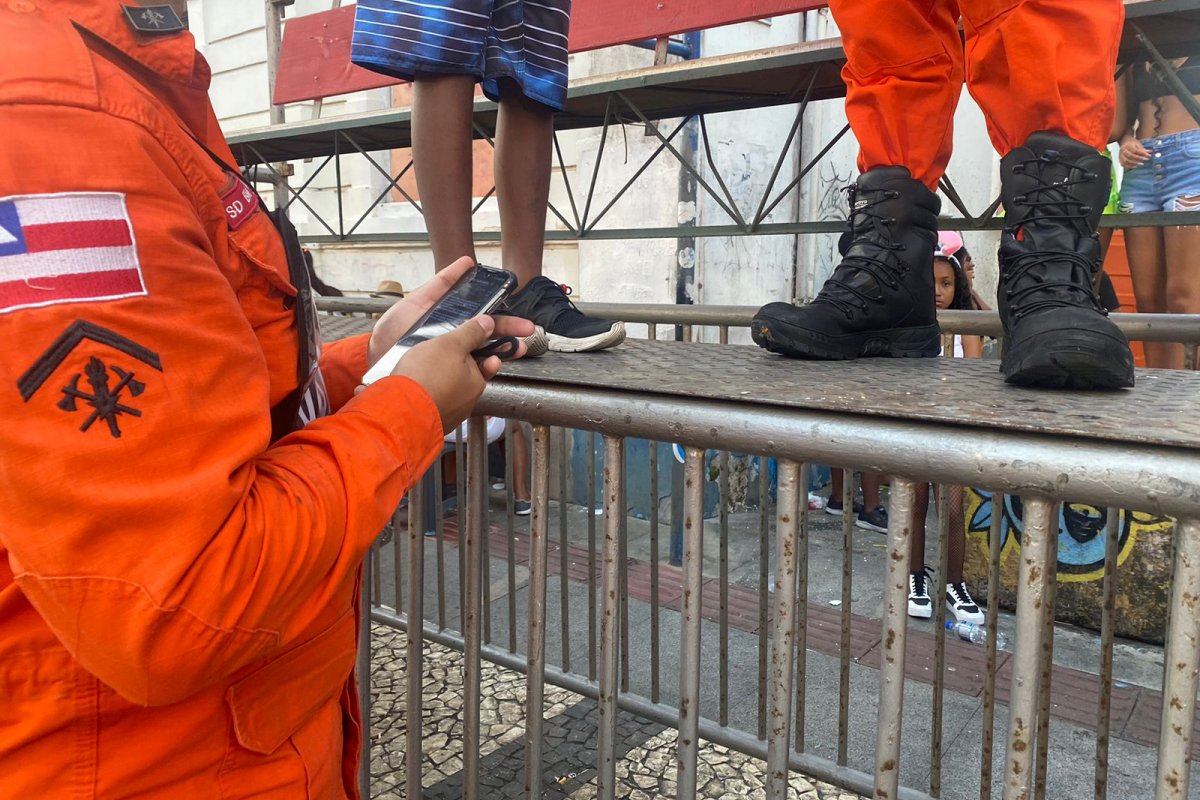 Pulseira de identificação ajuda Bombeiros a encontrar mãe de criança perdida 