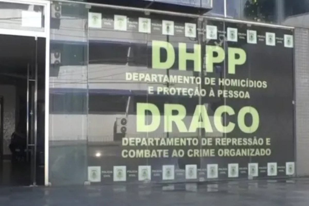 Procurado por homicídios e tráfico de drogas, ex-soldado do Exército é identificado no carnaval de Salvador 