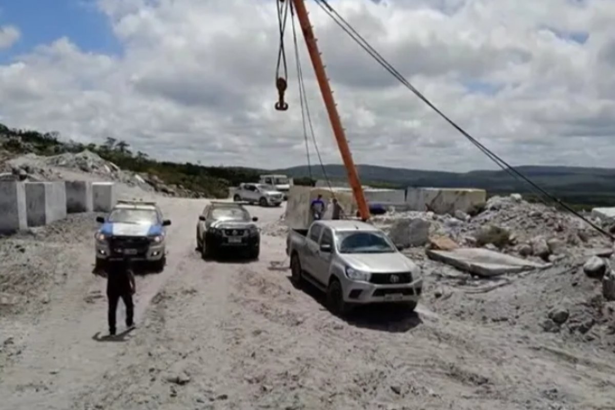 Homem morre após ser imprensado por bloco de granito enquanto trabalhava em Sento Sé, no norte da Bahia 