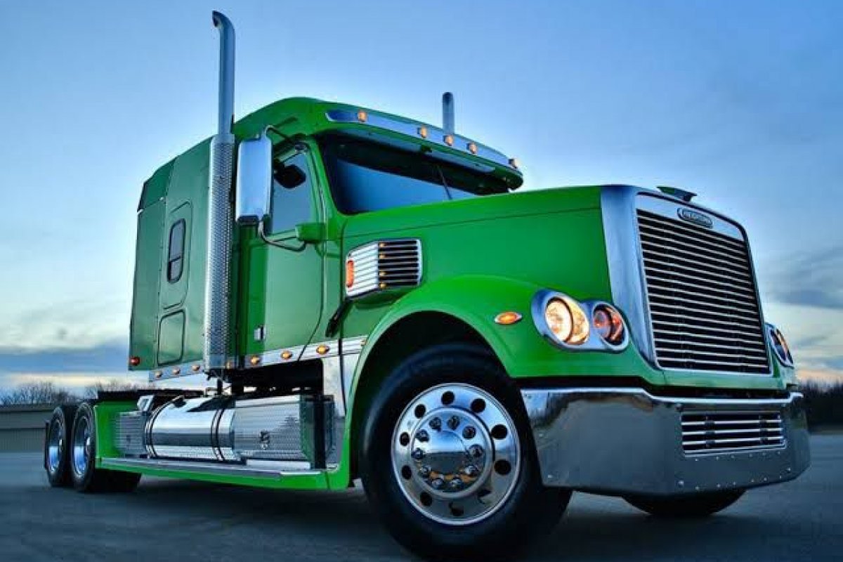 Caminhão Freightliner Coronado tem produção encerrada nos EUA 