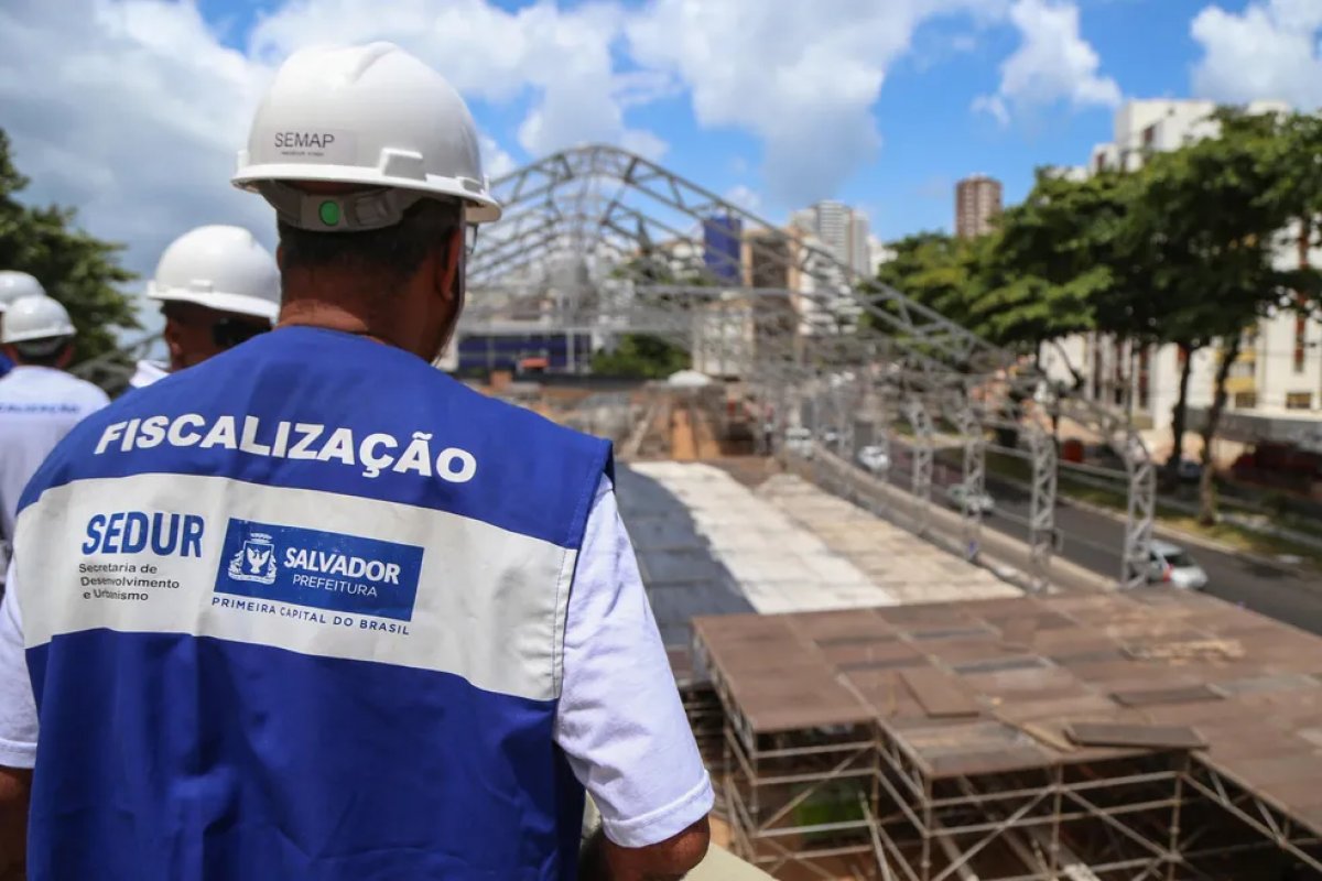 Estruturas utilizadas no carnaval de Salvador devem ser desmontadas até dia 4 de março