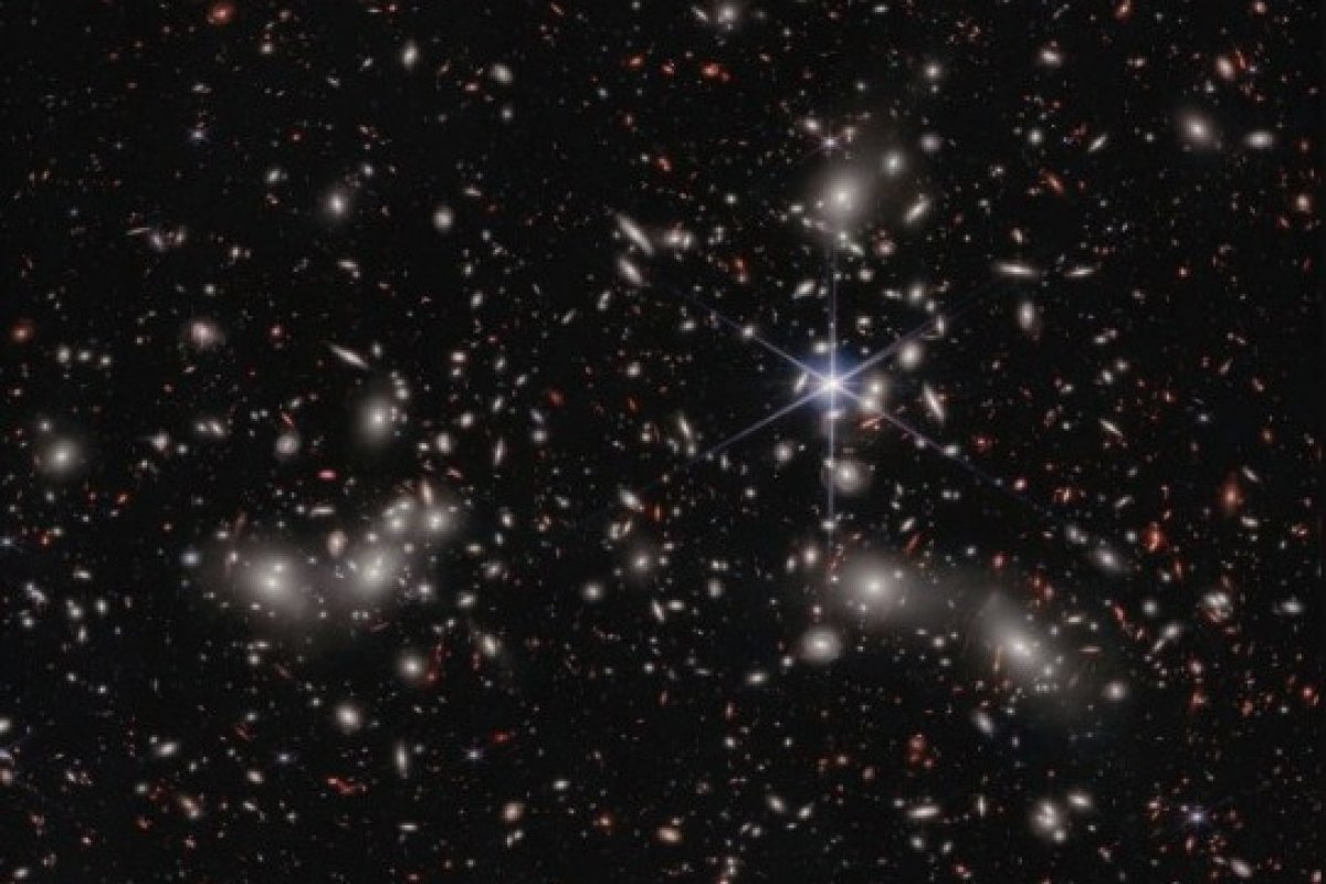 Seis galáxias massivas são descobertas pelo Telescópio Webb no universo distante