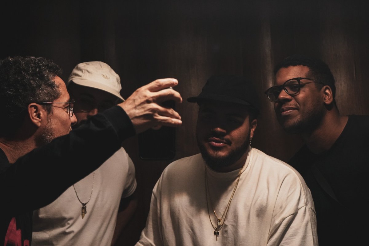 BaianaSystem, Gilsons e Tropkillaz se juntam no single 'Presente'