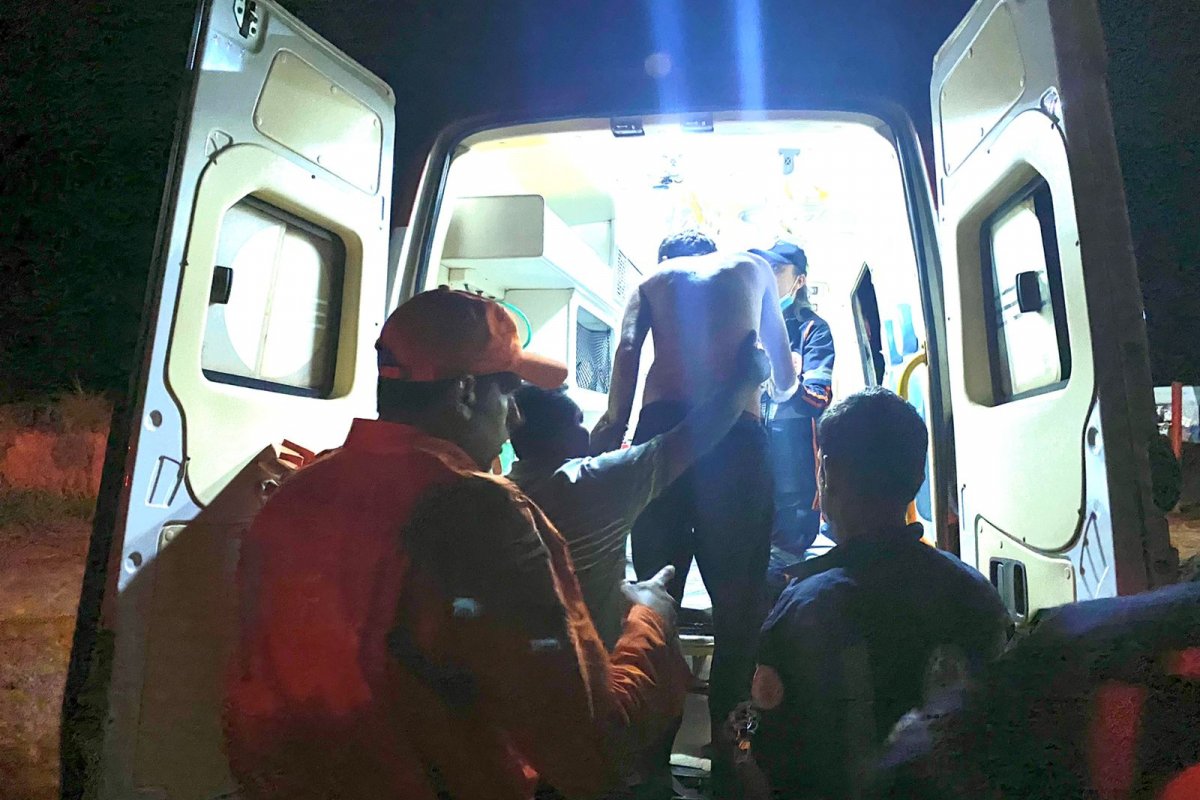 Bombeiros utilizam drone para auxiliar nas buscas de homem encontrado em mata após desaparecimento