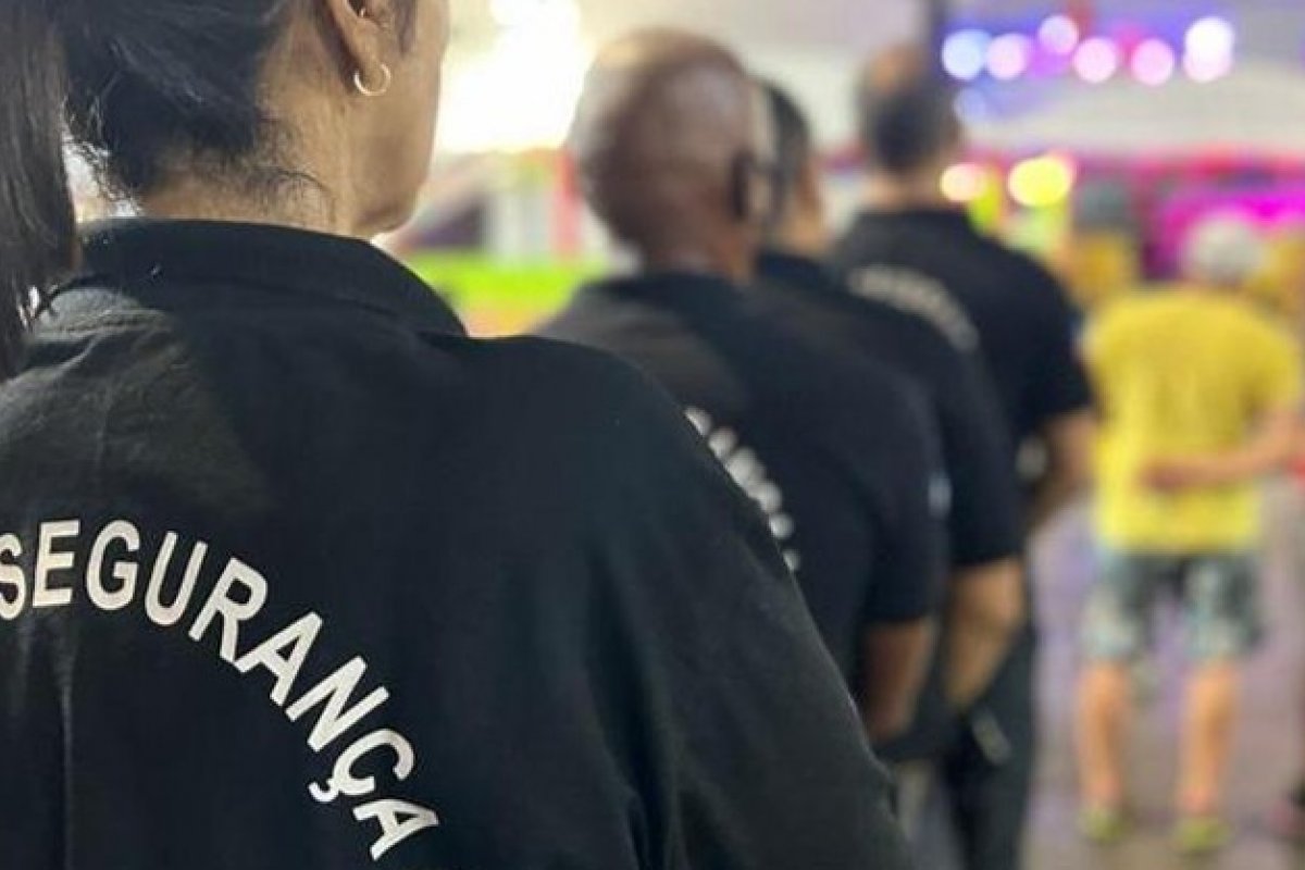 Turista que chamou ambulante de "macaco" em Salvador é solta