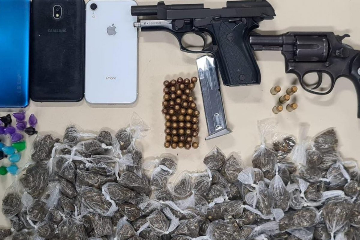 Operação 'Grandes Corredores': trio é preso com pistola, revólver, munições e drogas