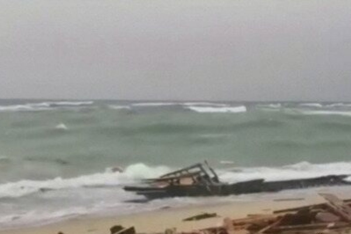 Naufrágio na costa leste da Calábria, na Itália, mata pelo menos 33 imigrantes 