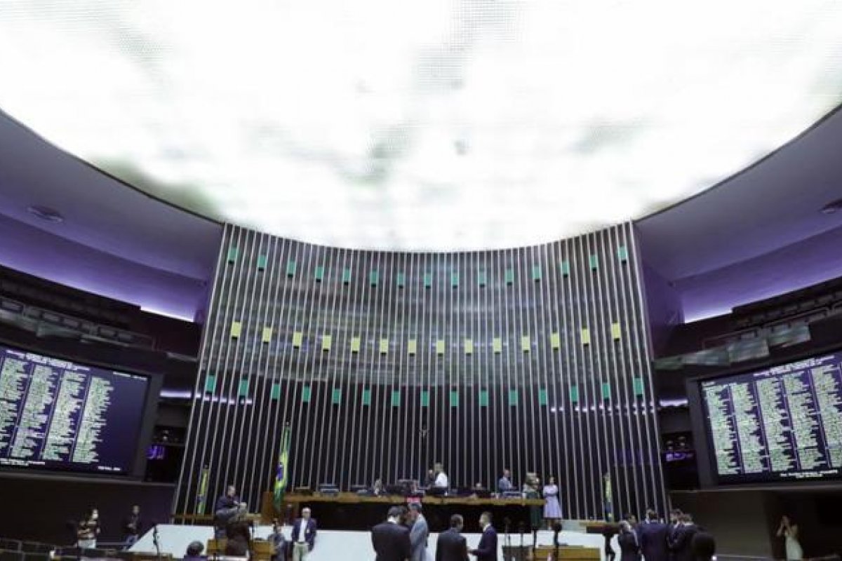 Congresso retoma agenda de votação nesta terça (28)