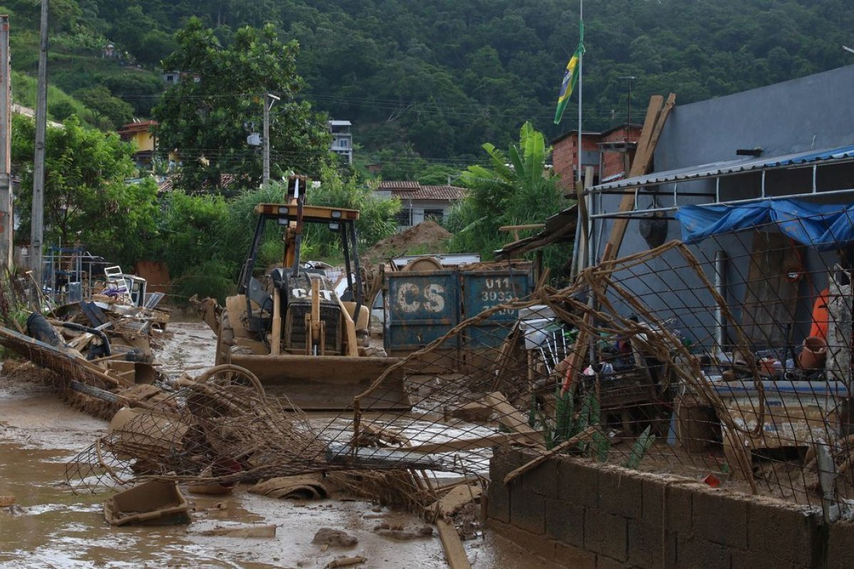 Novo temporal no litoral norte de SP provoca deslizamentos e famílias são levadas a abrigos