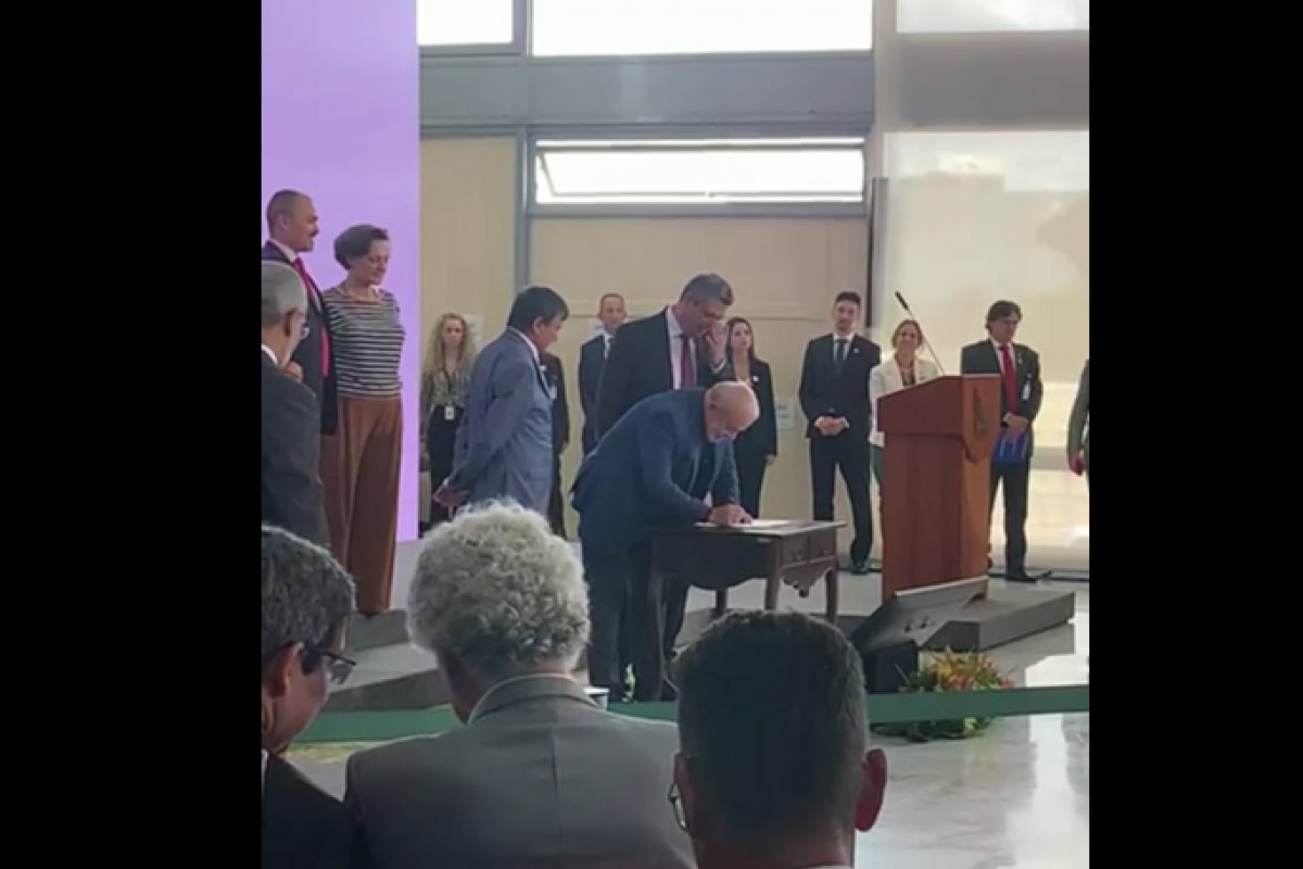 Vídeo: Lula assina decreto para recriar Conselho Nacional de Segurança Alimentar e Nutricional 