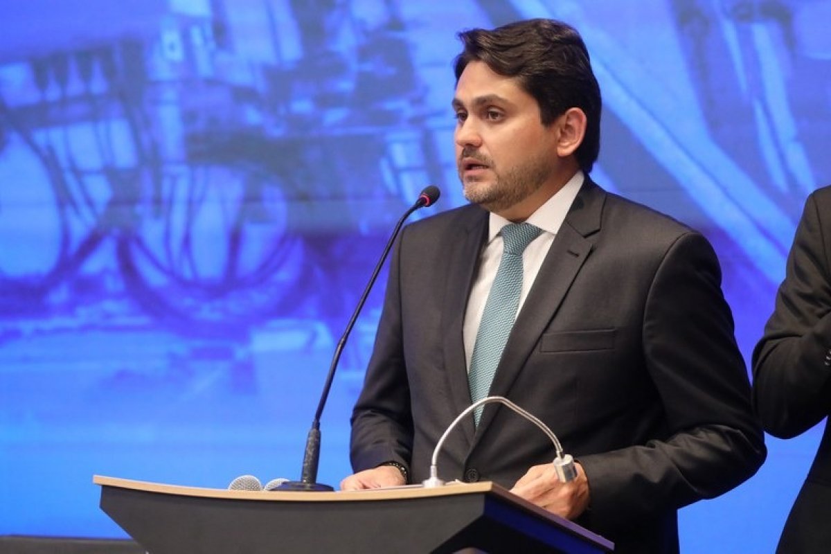 Ministro esconde do TSE patrimônio de R$ 2 milhões em cavalos de raça, diz jornal