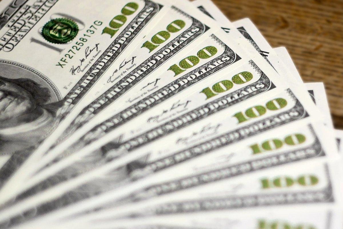 Dólar opera em queda com otimismo internacional após dados positivos da China