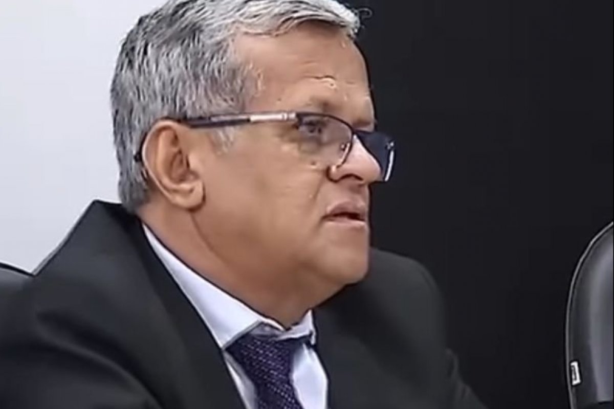 Vídeo: Raimundinho diz que 'salvou' bolsonarista de assumir vice-liderança do governo Jerônimo na Alba