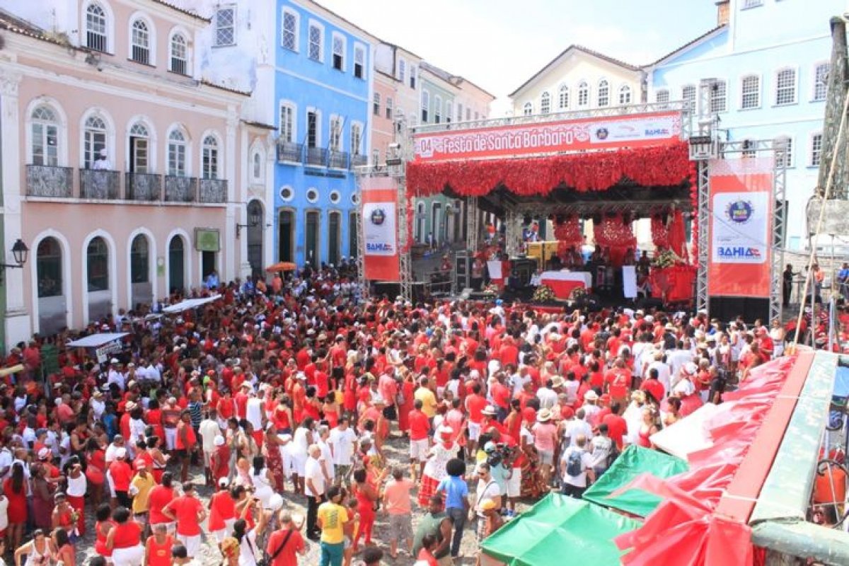 Festa de Santa Bárbara reúne  devotos no Pelourinho