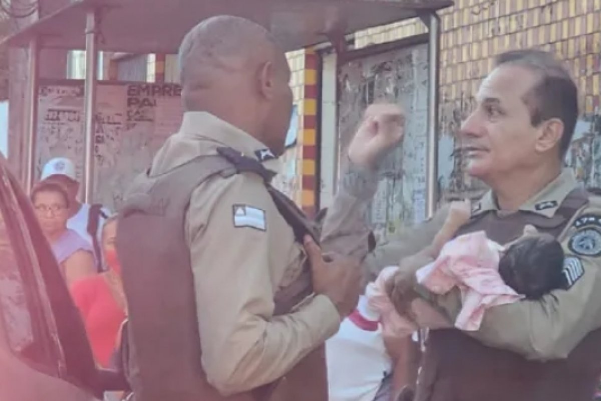 Bebê resgatada por PMs após ser deixada sozinha em casa é encaminhada para OAF