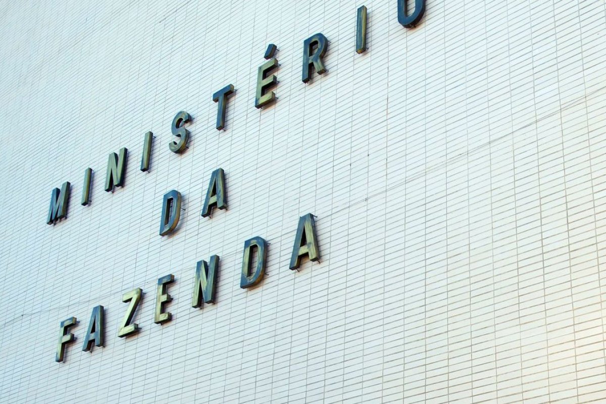 Ministério da Fazenda diz que juros elevados e menor liquidez externa geraram desaceleração do PIB em 2022