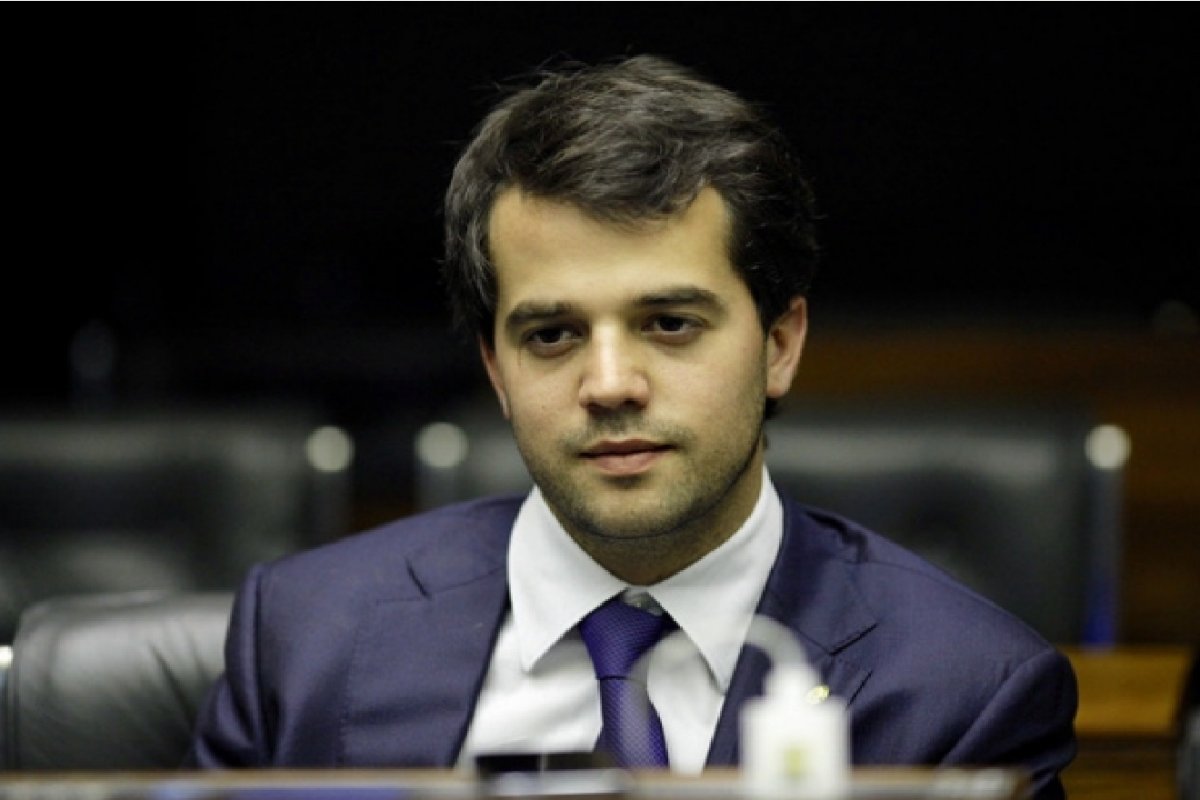 Filho de Sérgio Cabral ganha cargo na Alerj com salário acima de R$ 20 mil, diz colunista 
