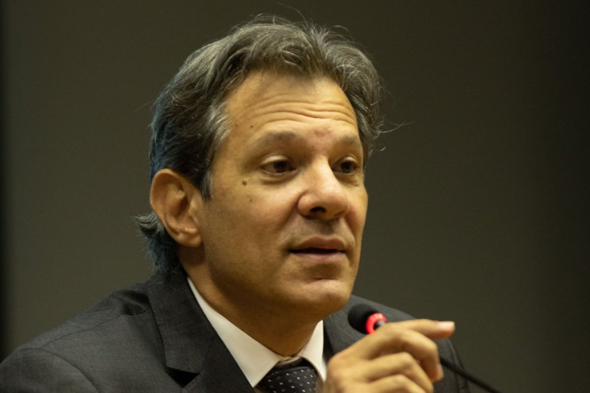 Haddad diz que violação de sigilo fiscal 'não pode acontecer na Receita' 
