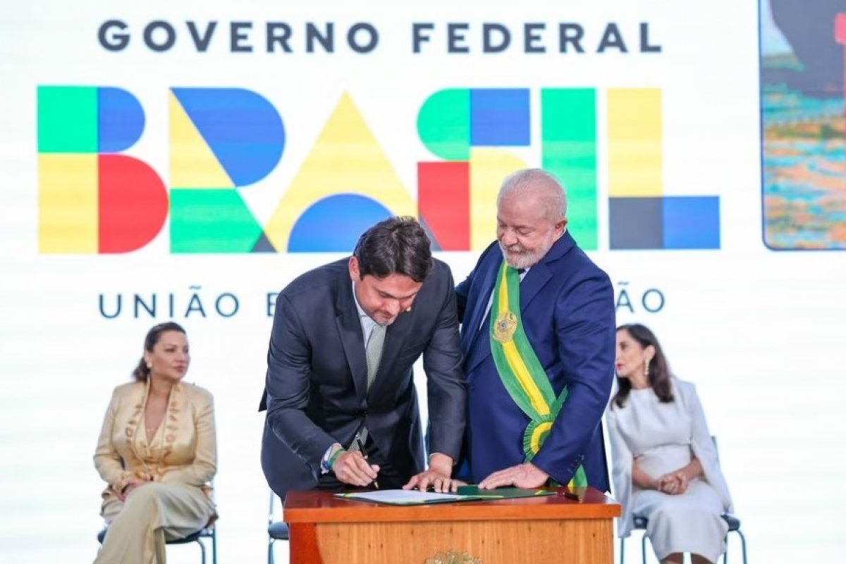 Ministro das Comunicações descumpre ordem de Lula e contrata aliados de Bolsonaro na pasta