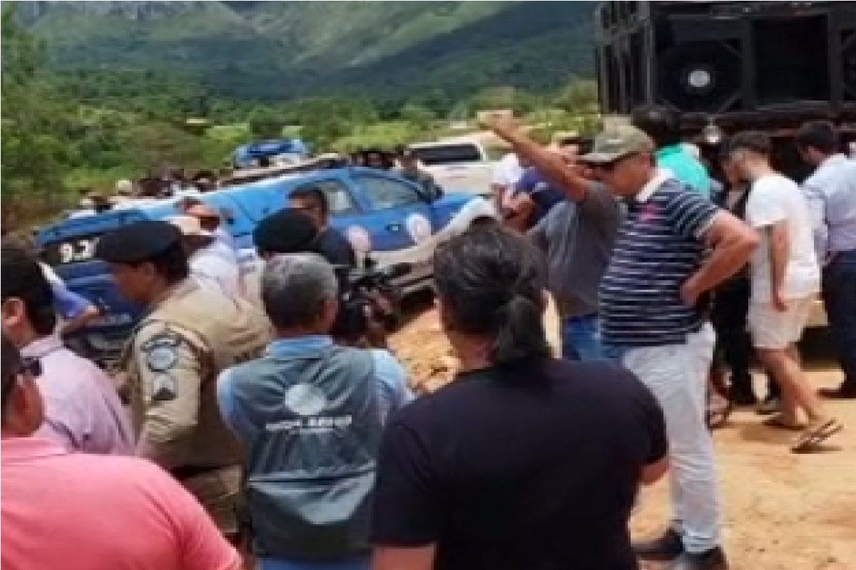 Vídeo: grupo de opositores se manifesta contra invasão do MST em Jacobina