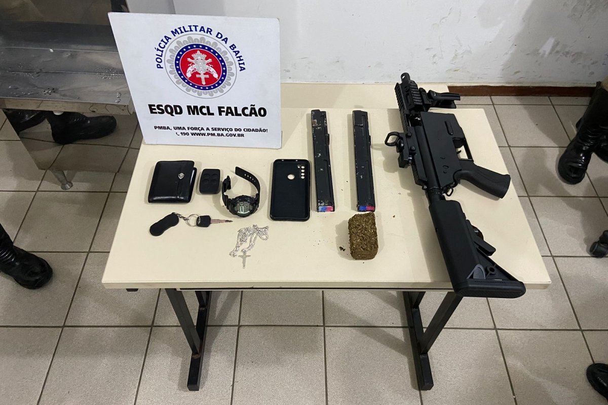 Polícia apreende submetralhadora durante patrulhamento em Vitória da Conquista (BA)