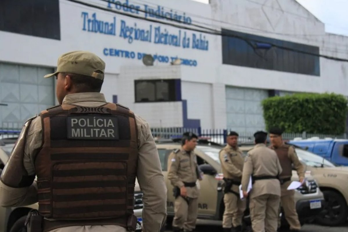 Polícia intercepta integrantes da Bamor com pedaços de madeira e arma de choque