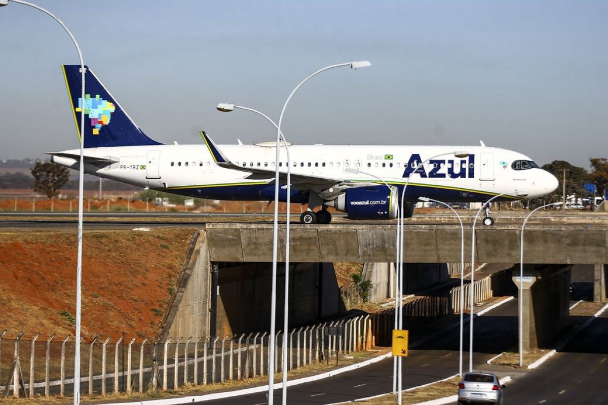 Azul registra prejuízo 83% menor em 2022 e impulsiona as ações  