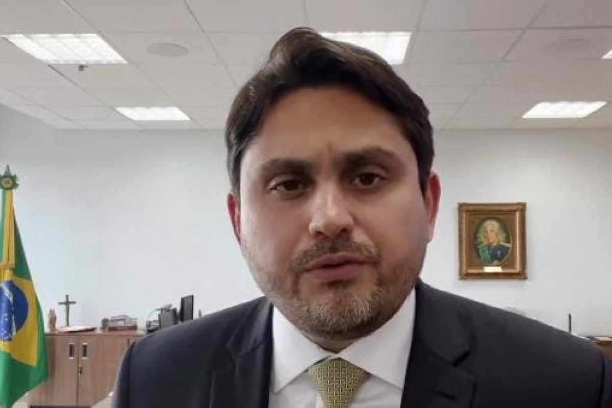 Vídeo: Ministro Juscelino Filho esclarece viagens para SP e MA 