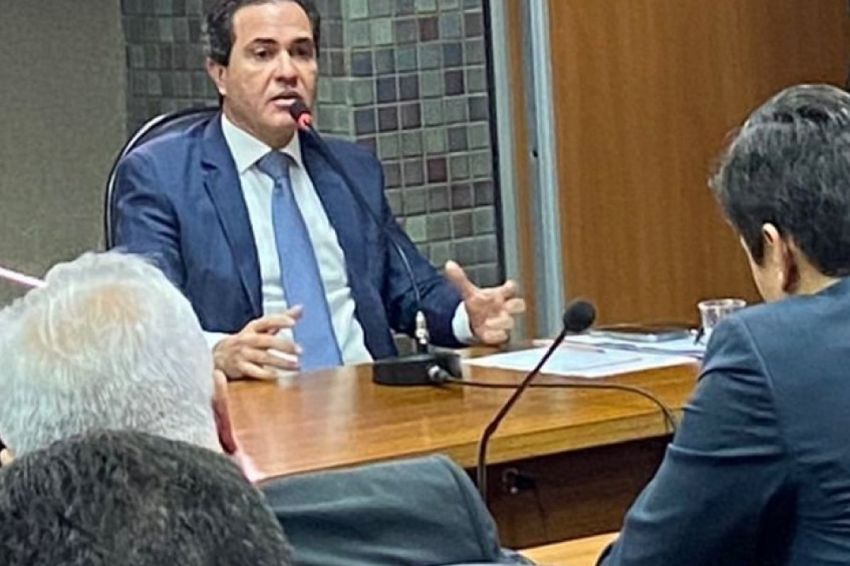 Sabatina: Tom Araújo é questionado sobre conduta no processo de compra dos respiradores 