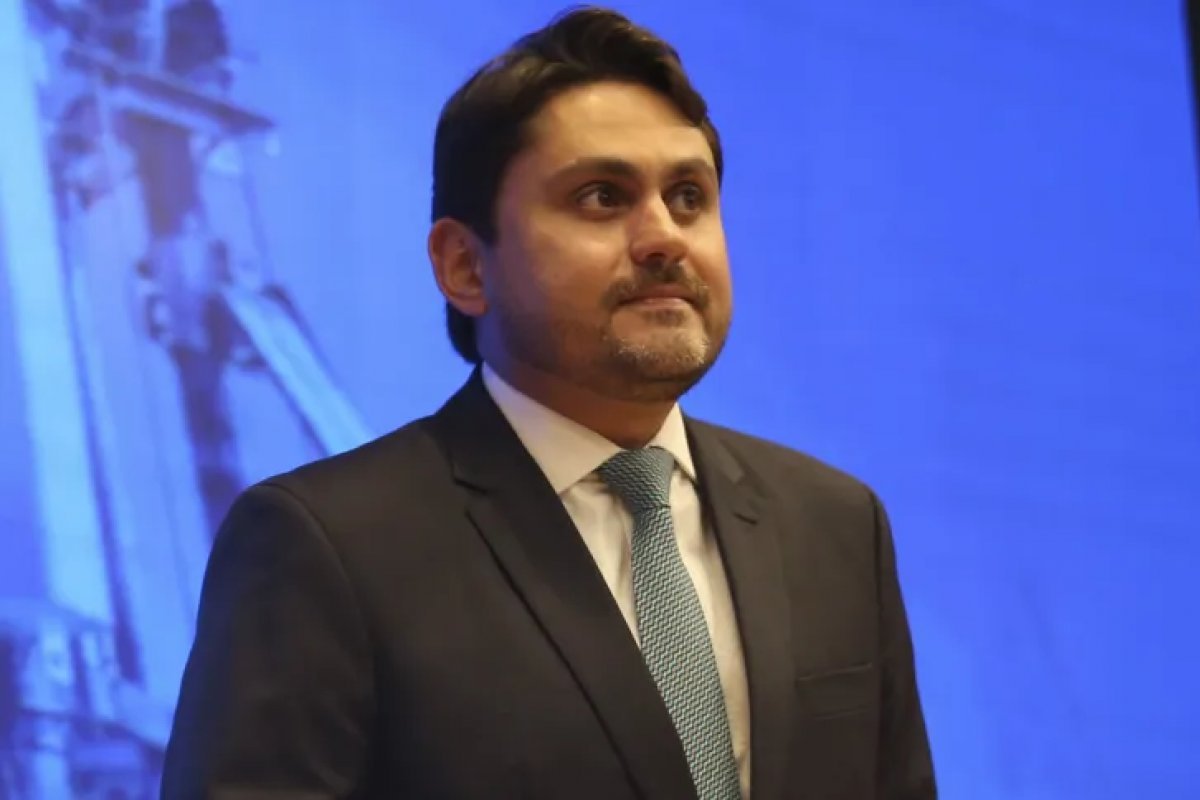 Juscelino Filho se explica para Lula, que decide mantê-lo na equipe ministerial