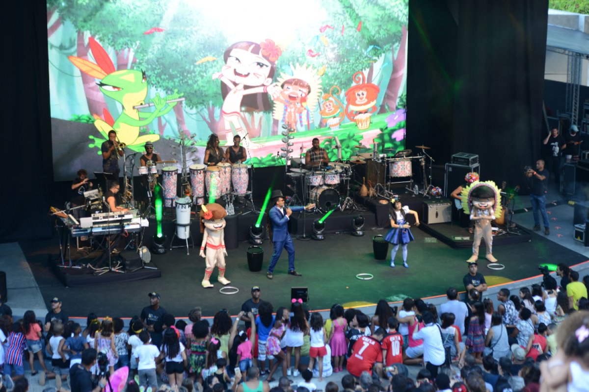 Ingressos para show gratuito de Carlinhos Brown na Concha Acústica começam a ser distribuídos 