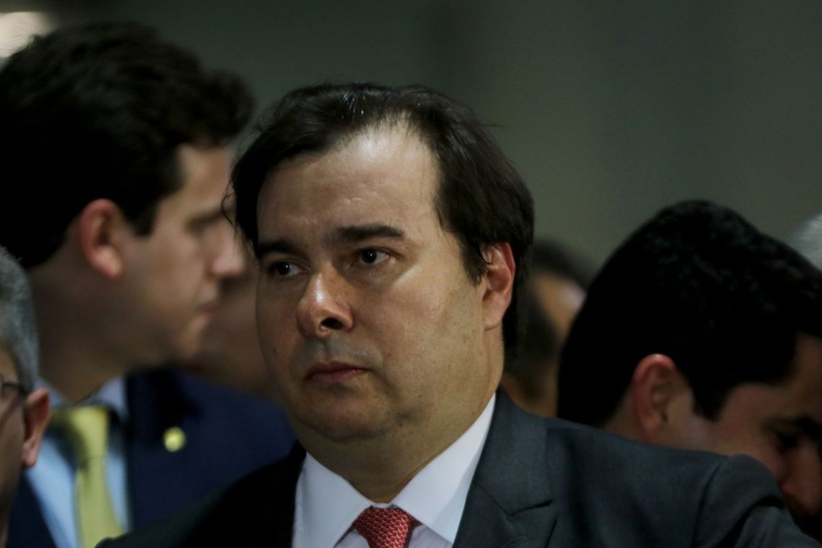 Rodrigo Maia recebe a maior premiação em evento da revista Istoé