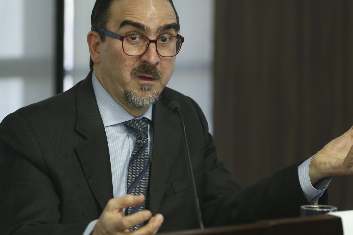 Reforma tributária está sendo construída para manter carga atual, afirma secretário da Fazenda 