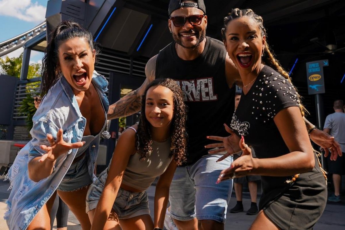 Scheila Carvalho e Tony Salles curtem Orlando com a filha Giulia! 