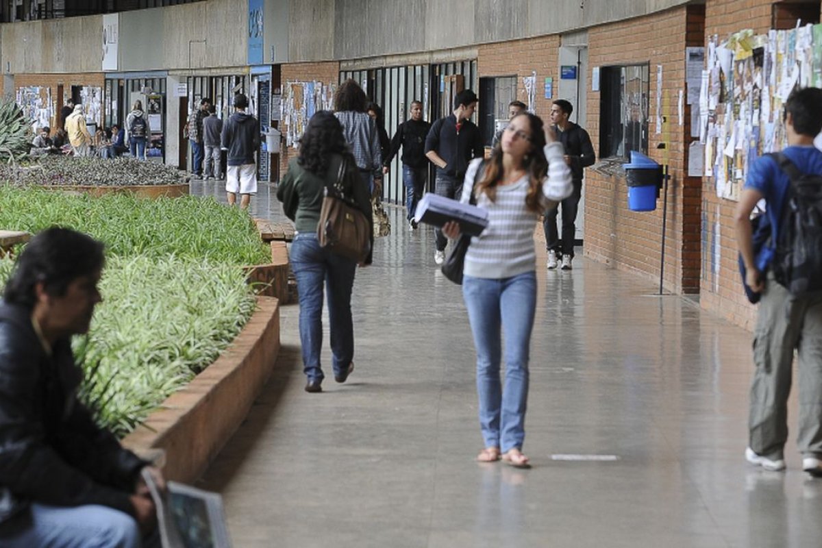 Estudantes aprovados no Sisu tem último dia para matrícula na chamada regular
