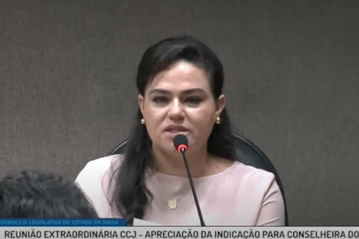"As brasileiras não aceitam mais serem coadjuvantes" diz Aline Peixoto em agradecimento à eleição do TCM 