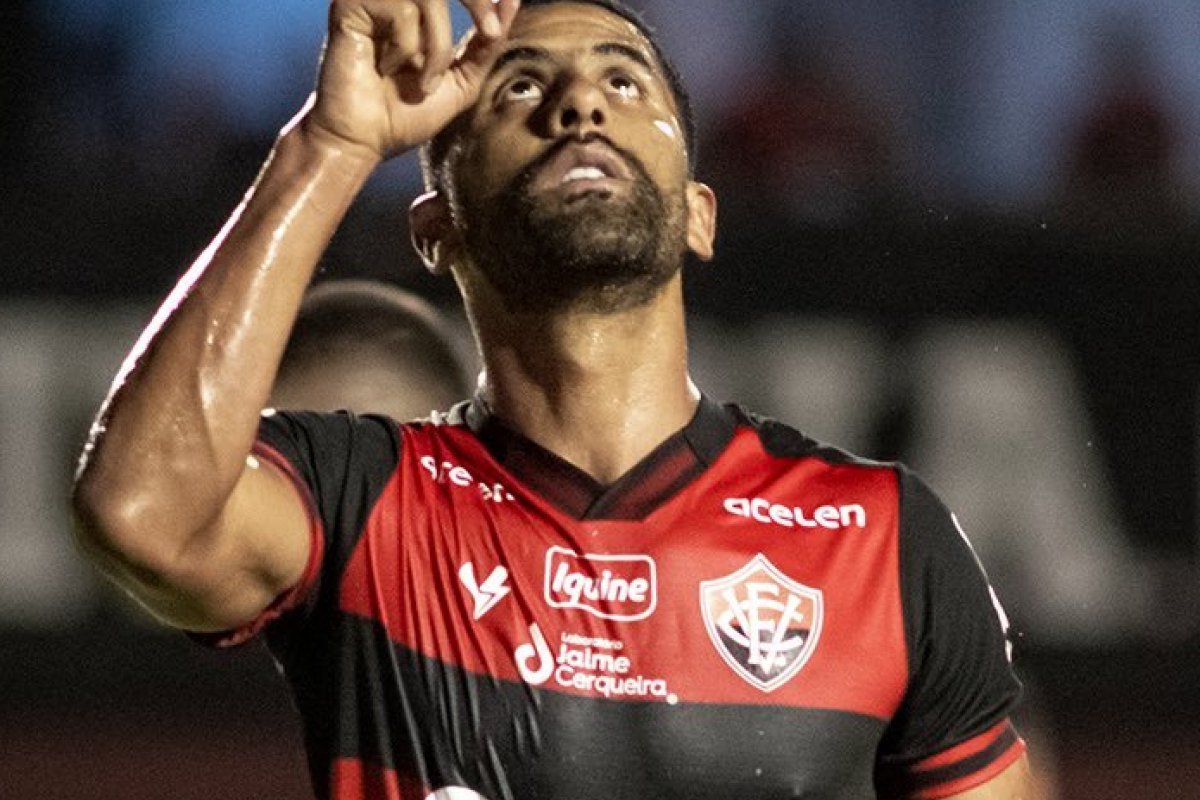 Já eliminado, Vitória vence Ceará pela Copa do Nordeste