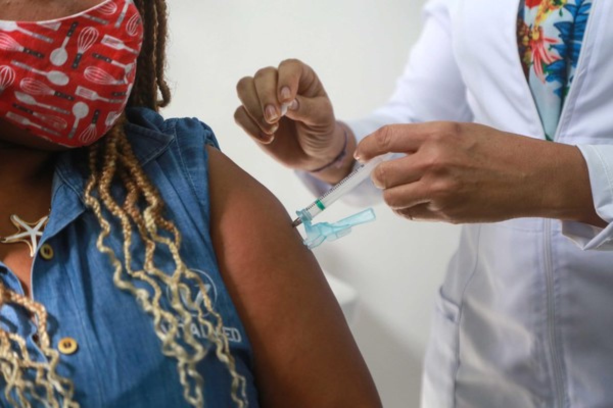 COVID-19: público e alguns pontos de vacinação são temporariamente alterados nesta sexta (10)