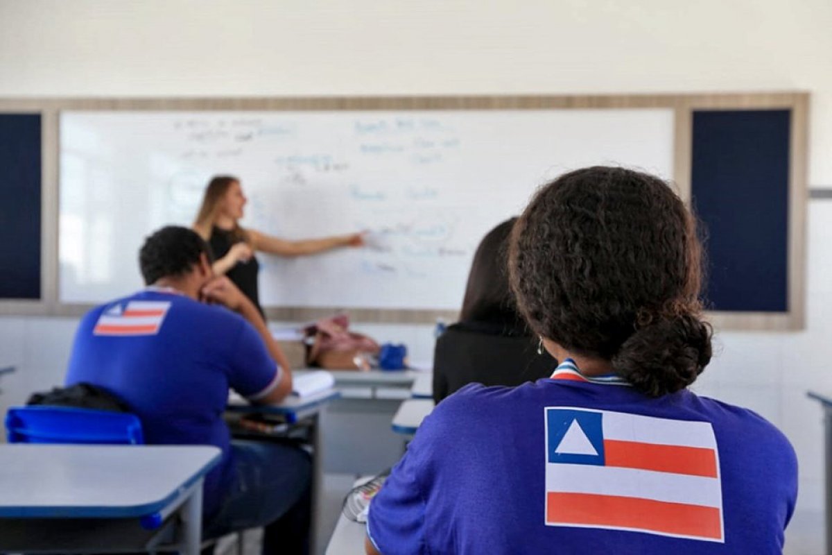 Professores aposentados até 2002 terão direito a reclassificação