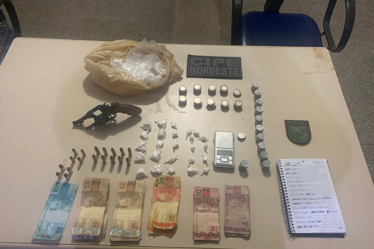 Homem é preso com armas e drogas no interior da Bahia 