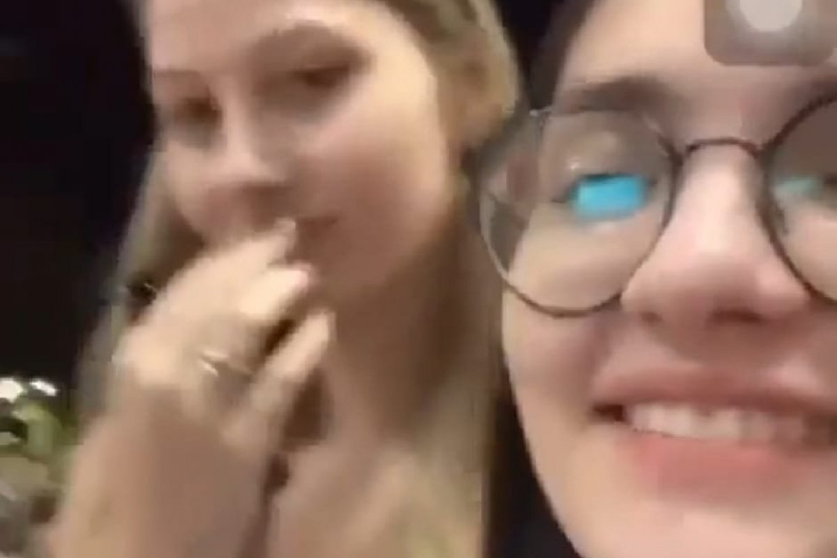 Vídeo: universitárias fazem comentário preconceituoso sobre colega de 40 anos e geram indignação na web