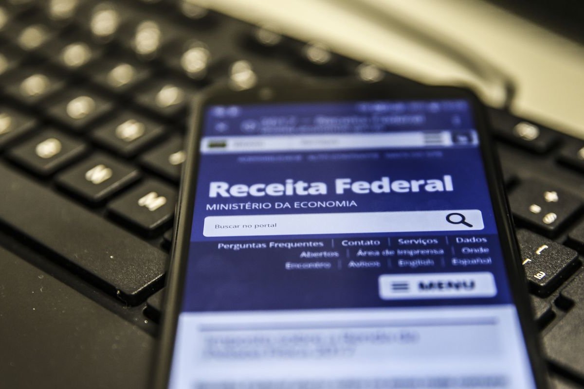 Quase 29 milhões de pessoas ficariam isentas se tabela do IR fosse corrigida pela inflação