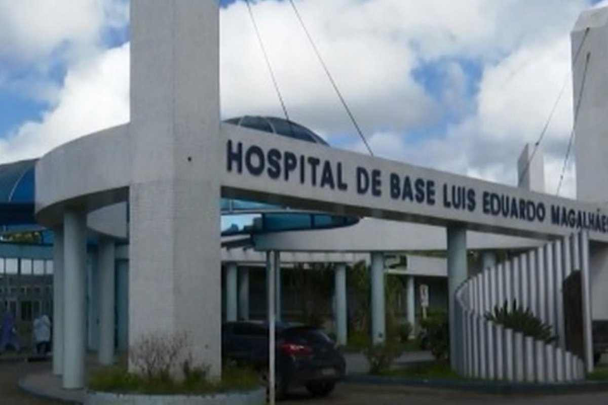 Mulher trans é internada em hospital de Itabuna após ter o corpo queimado pelo companheiro