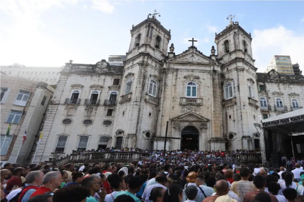 Santa Missa na Basílica Nossa Senhora da Conceição da Praia reúne multidão em Salvador